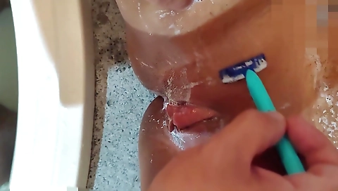 Sexy ebony milf plays with hairy pussy before anal fuck