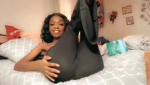 Amateur brunette with a sexy pussy enjoys solo sex