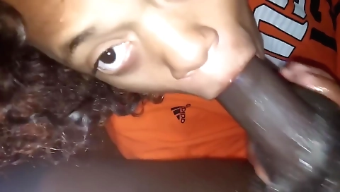 Mature black woman makes up her mouth and takes a deepthroat gag