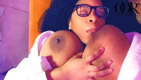 Bbw black and ebony solo female with huge boobs webcam