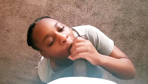 Deepthroat blowjob in hot ebony and big cock scene 2