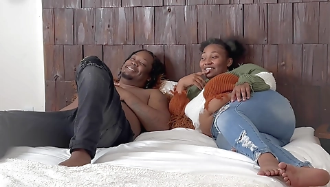 Ebony babe gets fucked by a muscular man in homemade vid