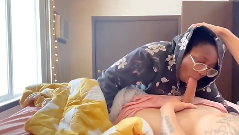 Blonde mature with a big ass with a small black hairbrush