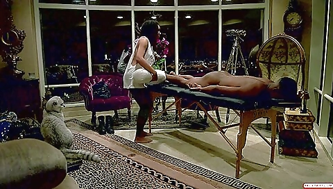 Freyja - Down Blouse During Happy Ending Massage
